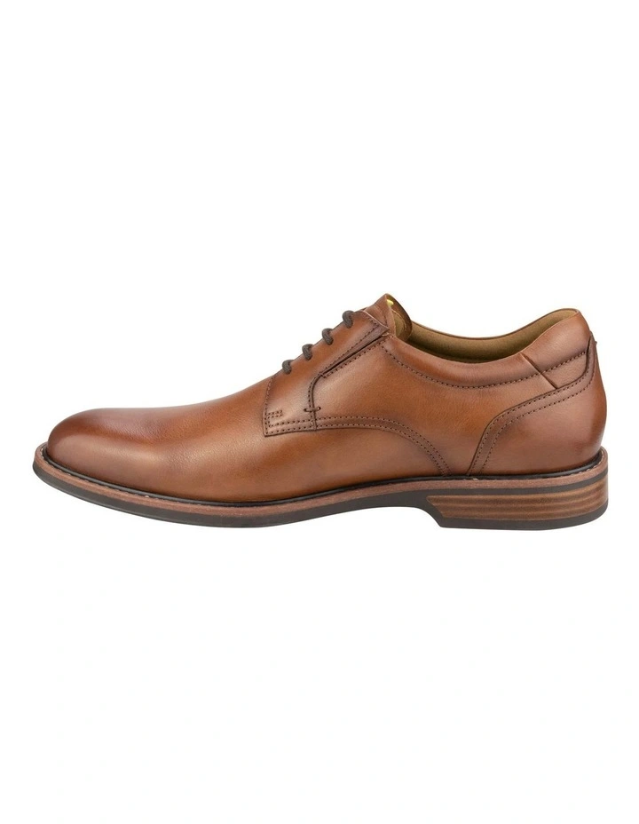 Traveller Plain Toe Derby Shoe in Tan image 5