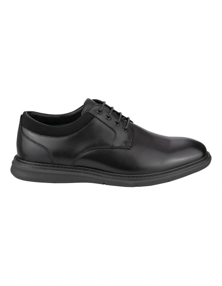 Chase Plain Shoes in Black image 3