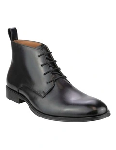 Sentinel Plain Toe Chukka Boot in Black