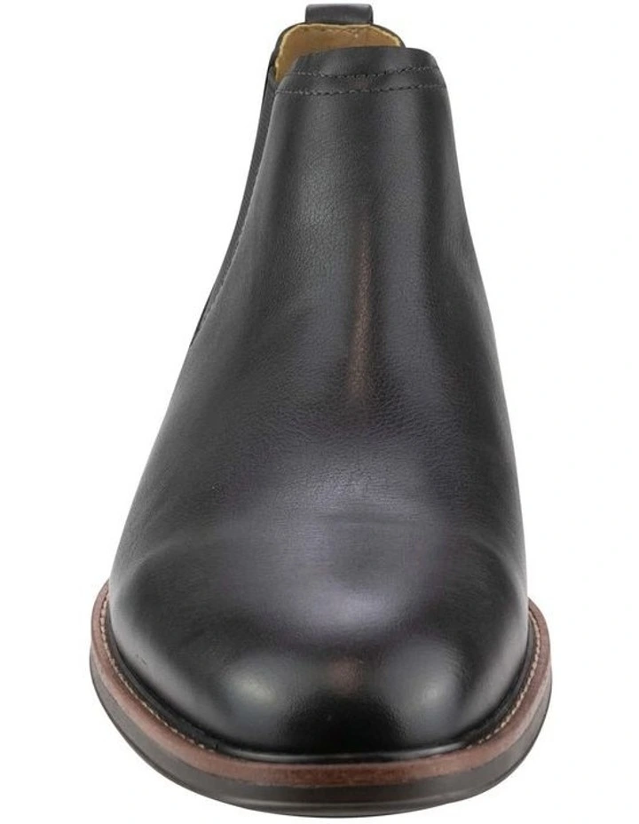 Traveller Plain Toe Chelsea Boots in Black image 2