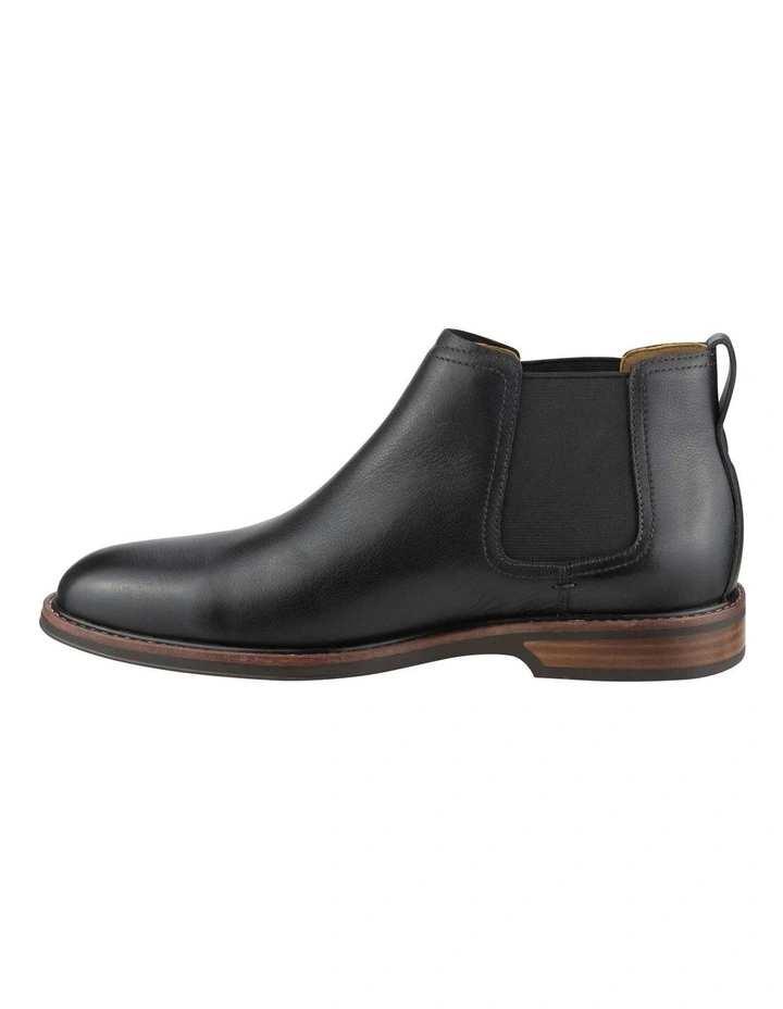 Traveller Plain Toe Chelsea Boots in Black image 3