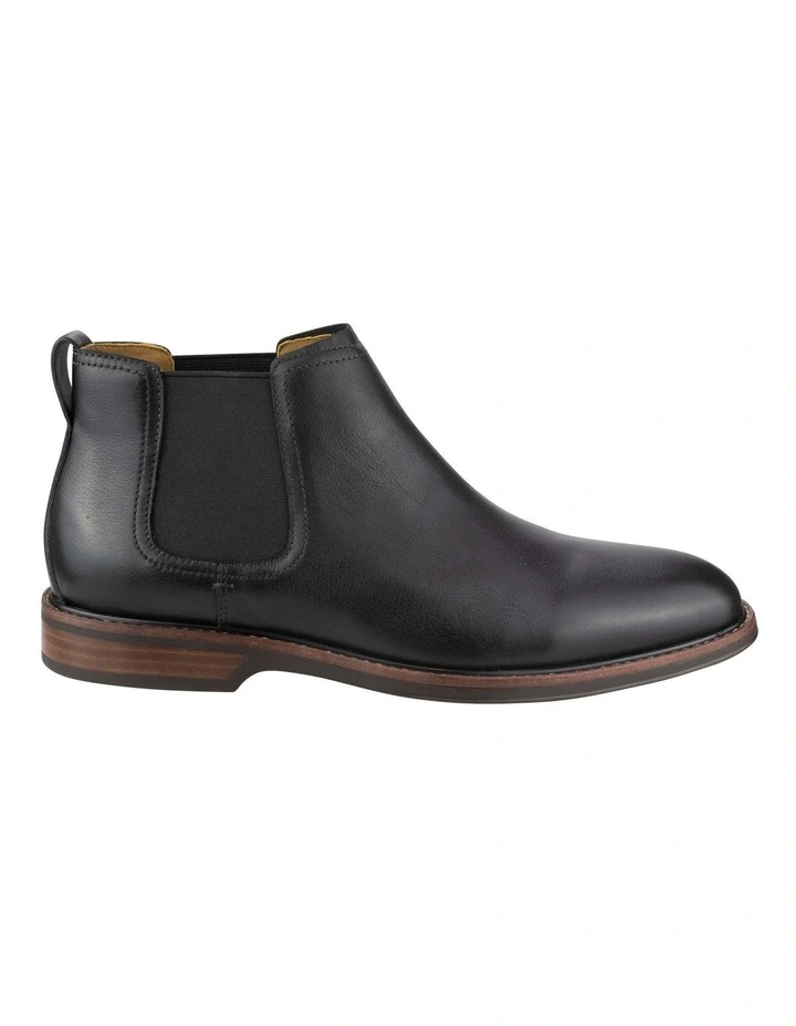 Traveller Plain Toe Chelsea Boots in Black image 5