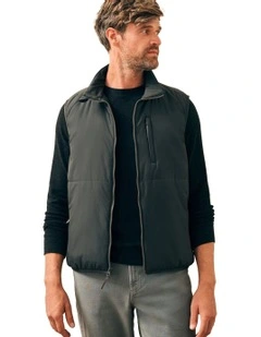 Atmosphere Vest in Mountain Black