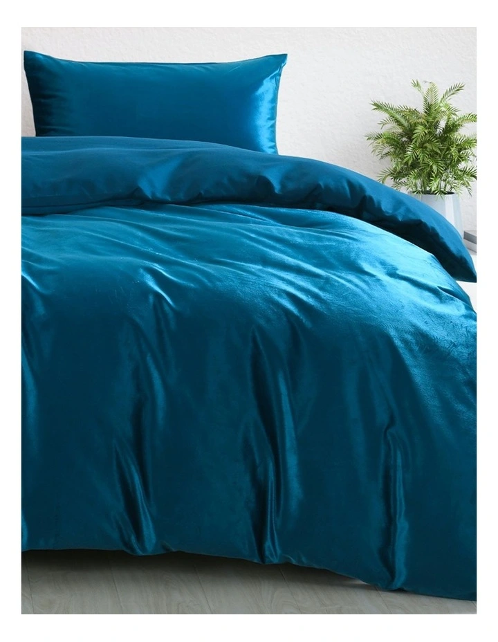 Velvet Quilt Cover Set in Navy image 2