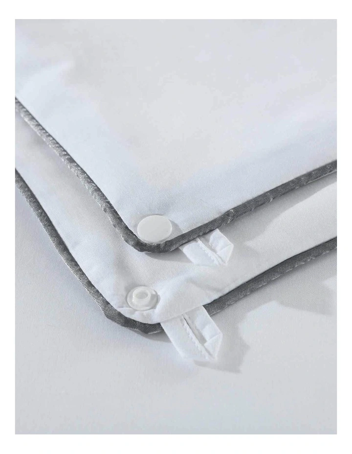 100% Silk Filled Eco-Lux Quilt 300GSM in White image 2
