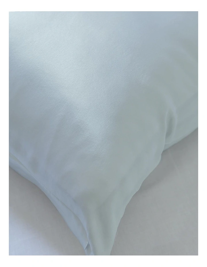 Soft Silk Luxurious Hypoallergenic Pillowcase Twin Pack in Blue image 2