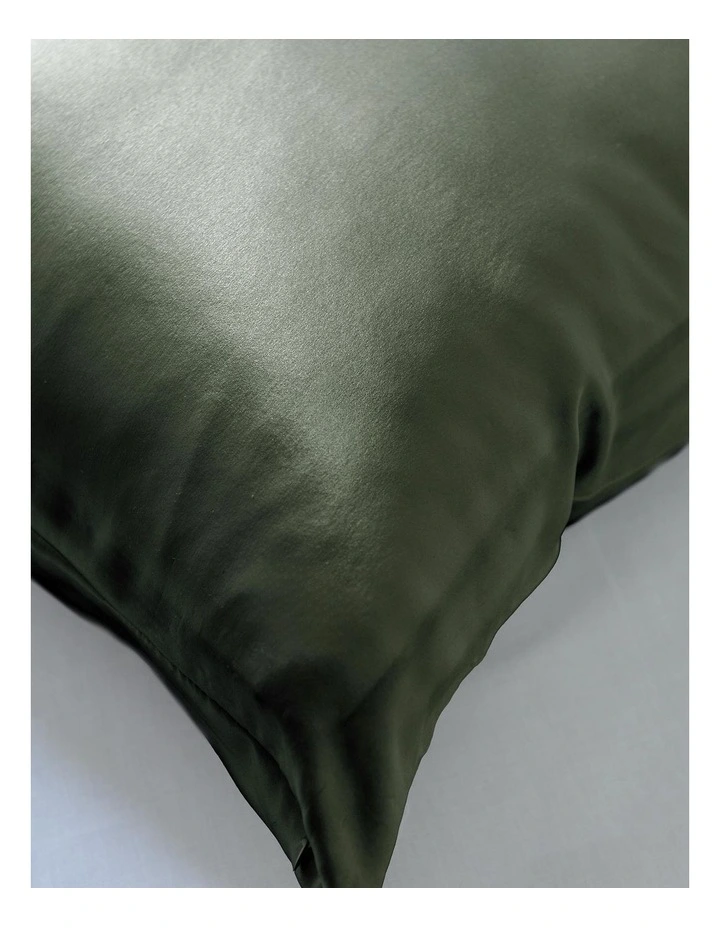 Soft Silk Luxurious Hypoallergenic Pillowcase Twin Pack in Green image 2