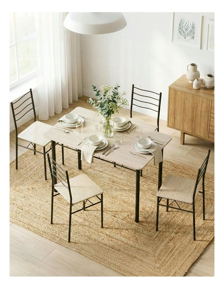 Dining Table And Chairs Set of 5 in Oak image 3