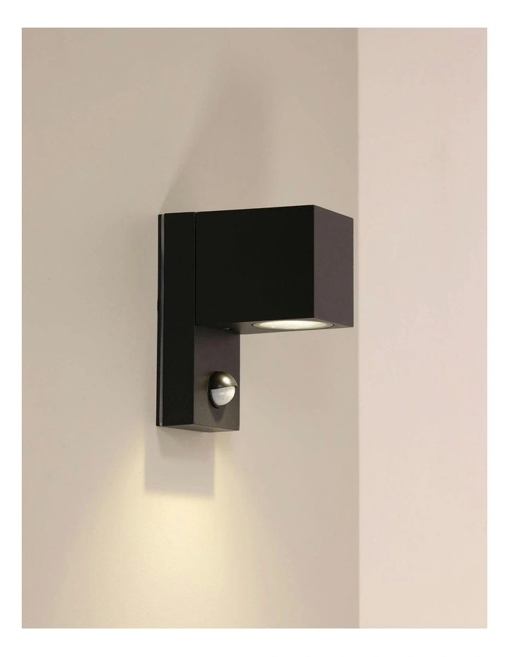 Sensor Outdoor Sensor Wall Light in Black image 2