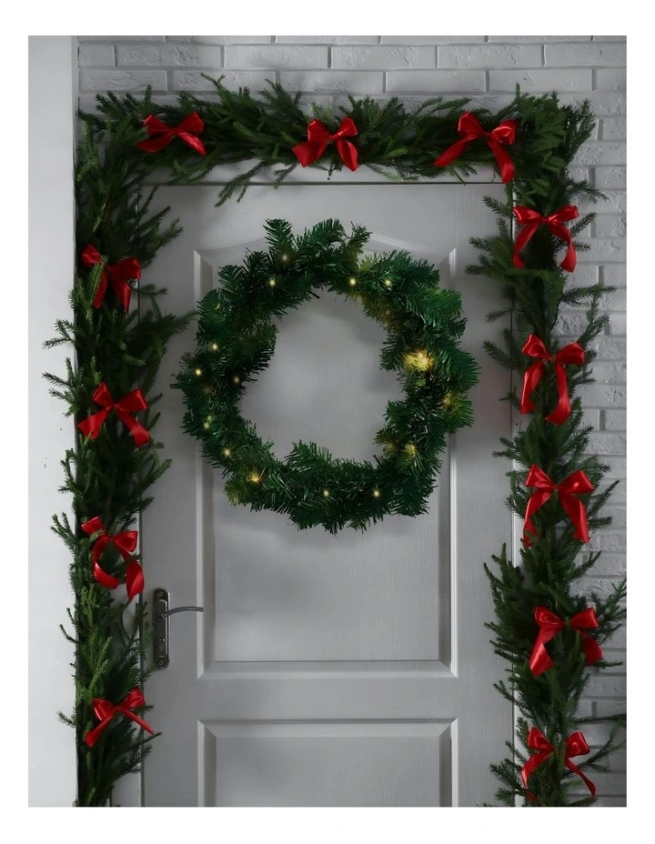 Pre-Lit Timberland Spruce Wreath Medium in Green image 2