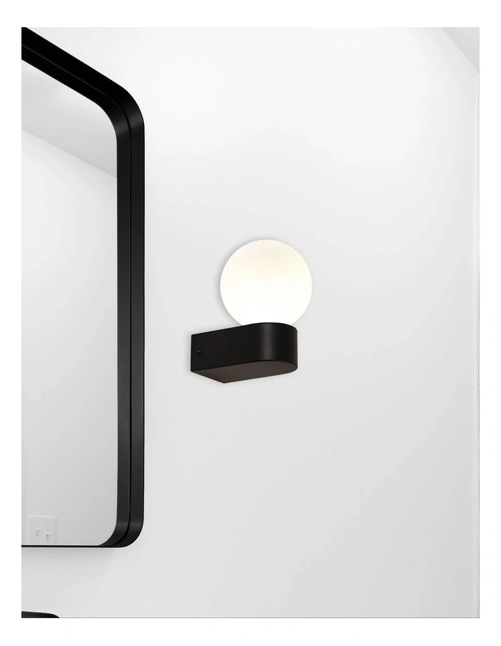 Minne Wall Light in Black image 3