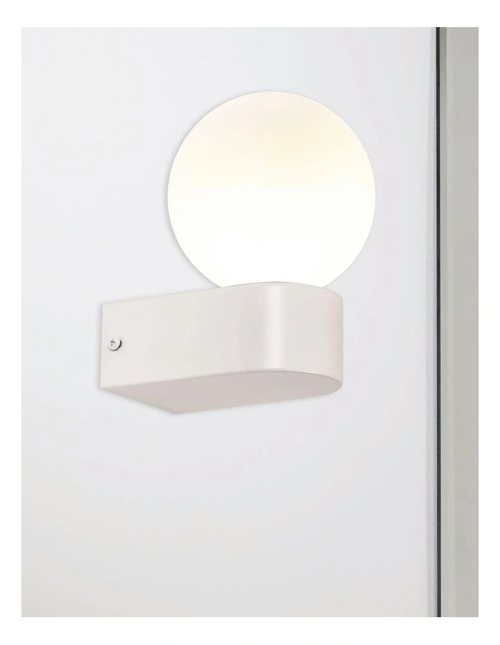 Minne Wall Light in White image 2