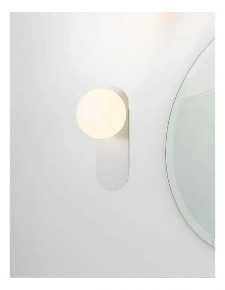 Ping G9 Wall Light in White image 3