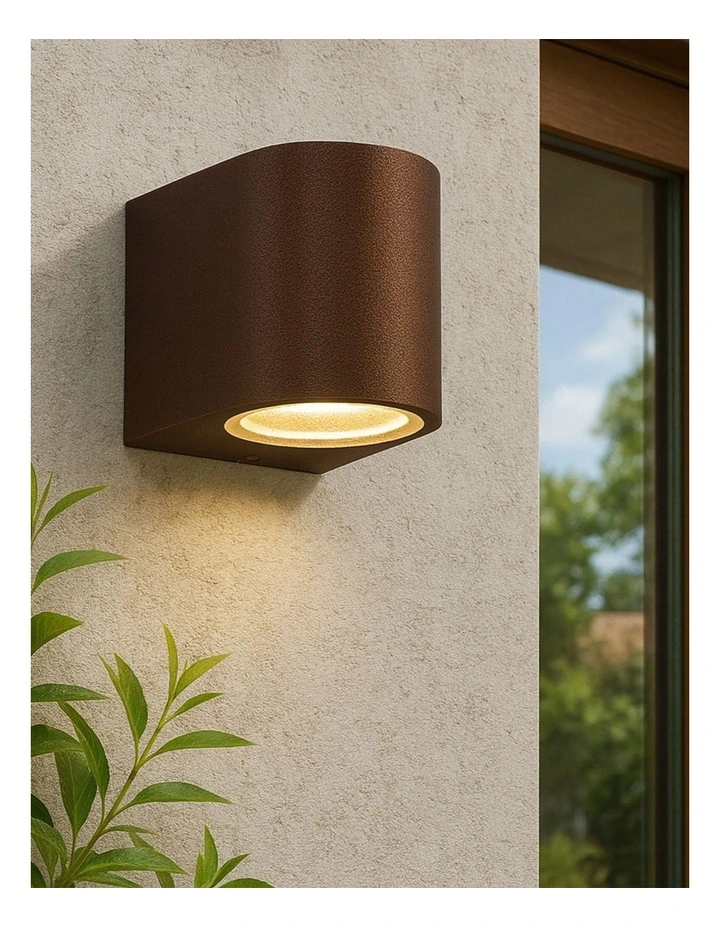 Olaris Outdoor Wall Light in Rusty image 2