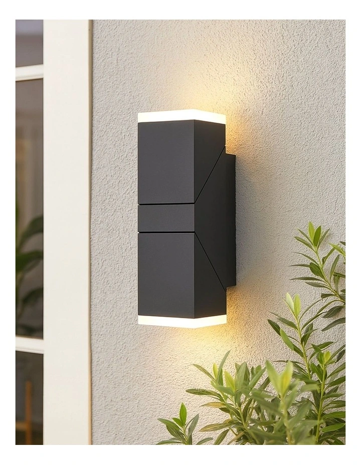 Solea Up Down Rotatable Led Outdoor Wall Light in Black image 2
