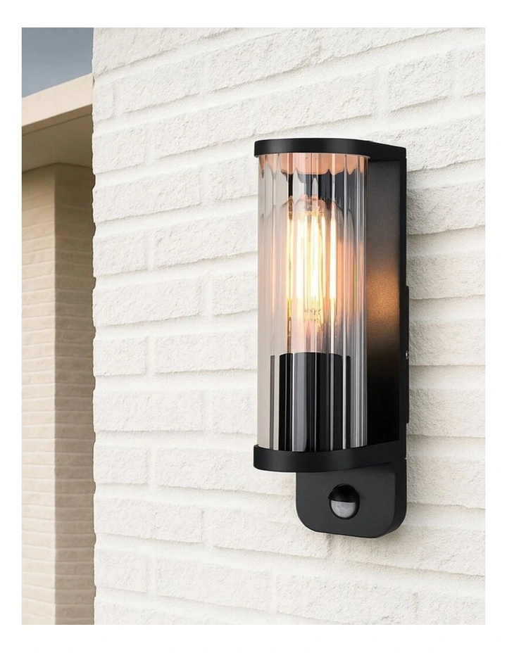 Arlo Outdoor Wall Light with PIR Sensor in Black image 2