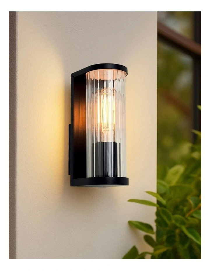 Arlo Outdoor Wall Light in Black image 2