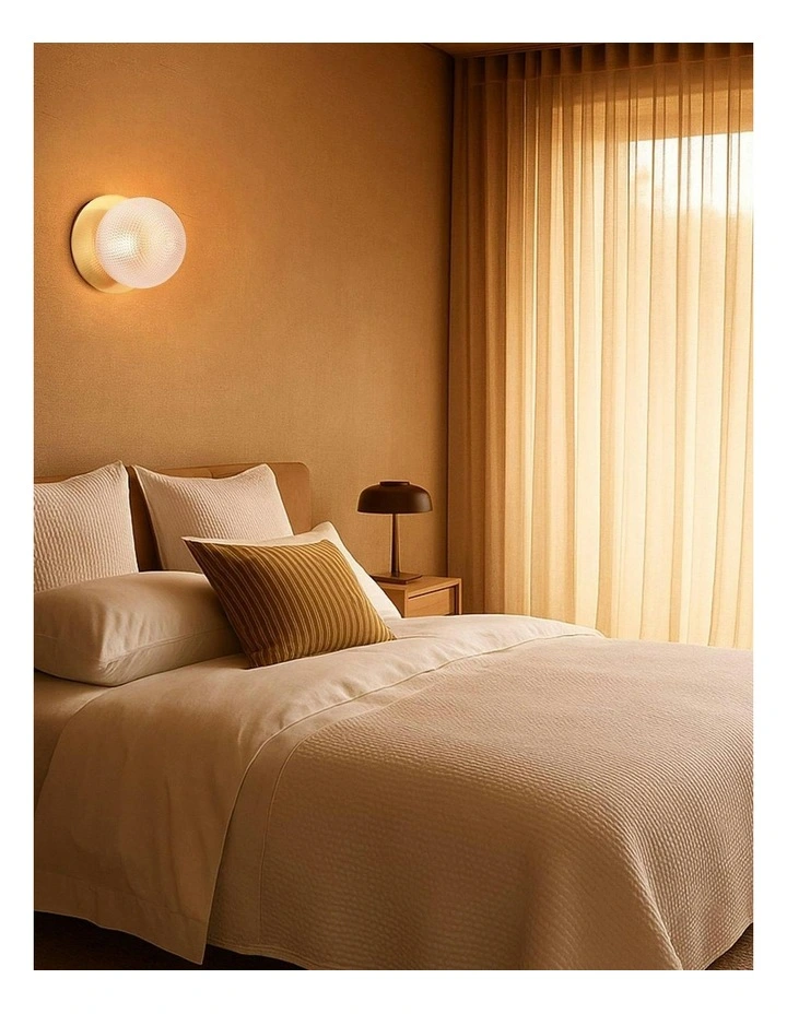 Odessa Diamond Cut Glass LED Wall Light in Warm White/Small image 6