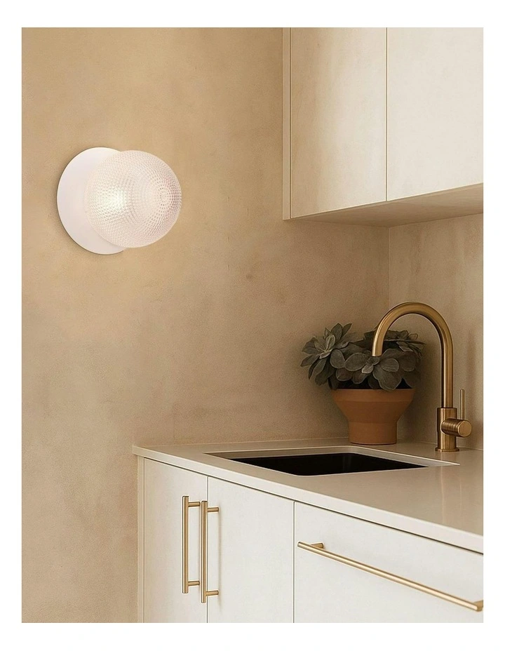 Odessa Diamond Cut Glass LED Wall Light image 5