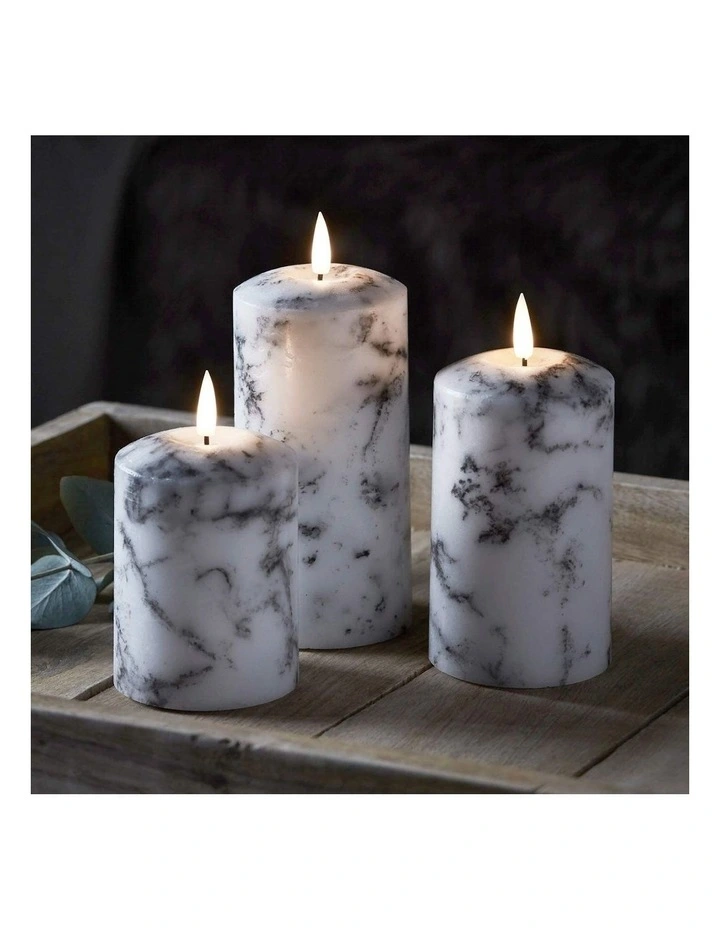 LED 13.5cm Wax Pillar Candles 2-Set in White image 3