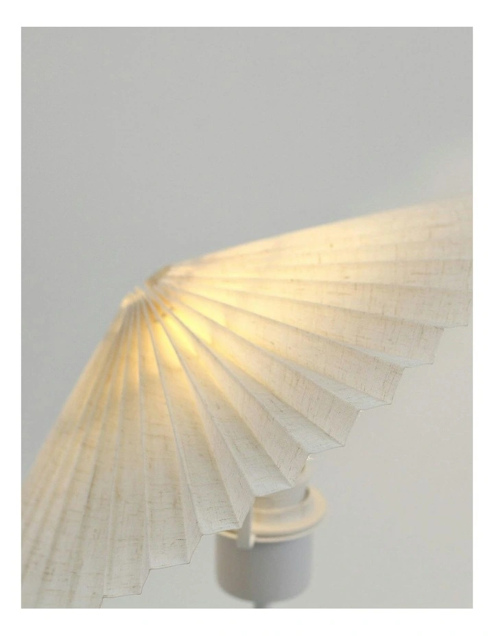 Piairie Table Lamp in White image 4