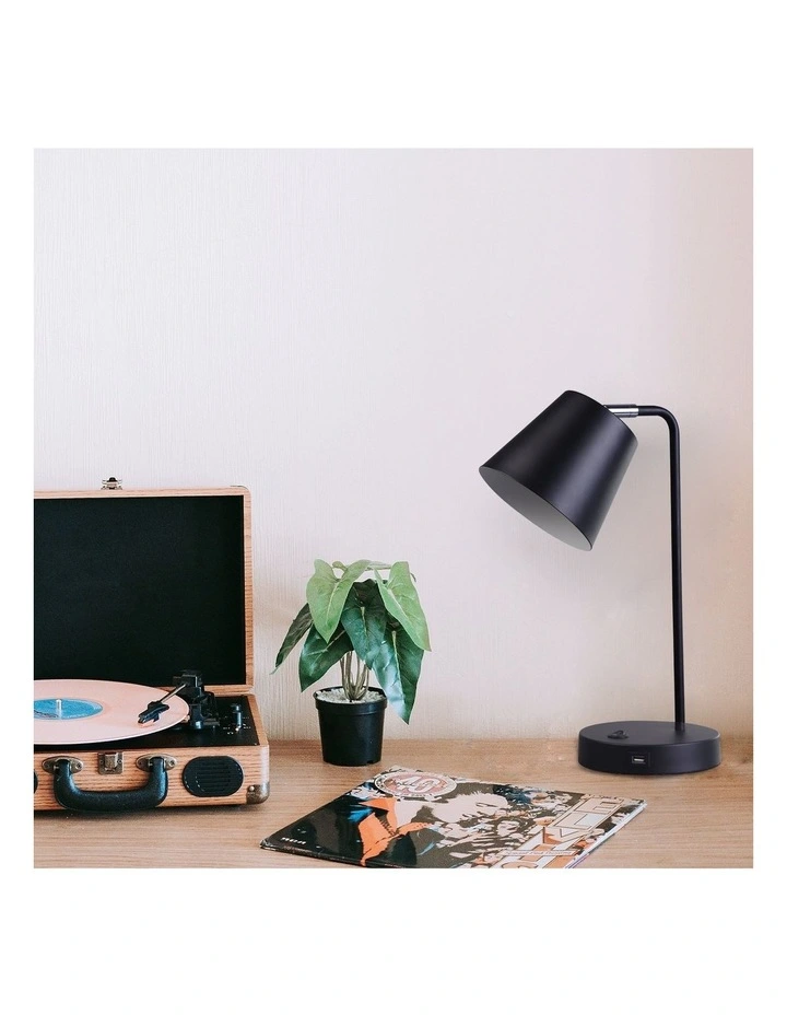 Mak USB Table Lamp in Black image 2
