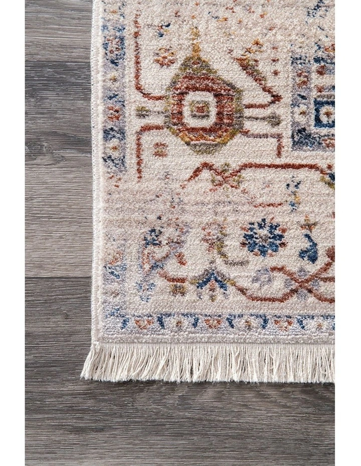Heriz Rug in Ivory image 3
