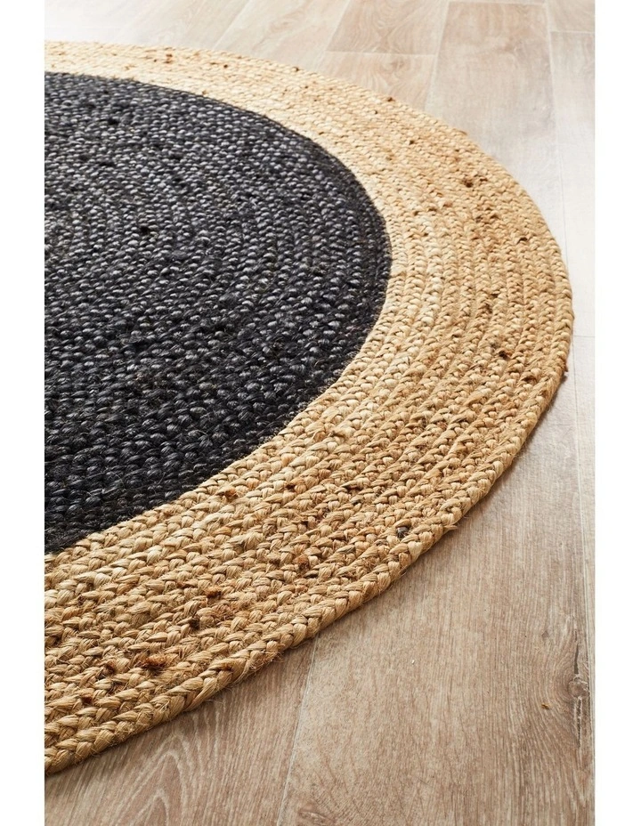 Atrium Polo Round Rug in Black image 4
