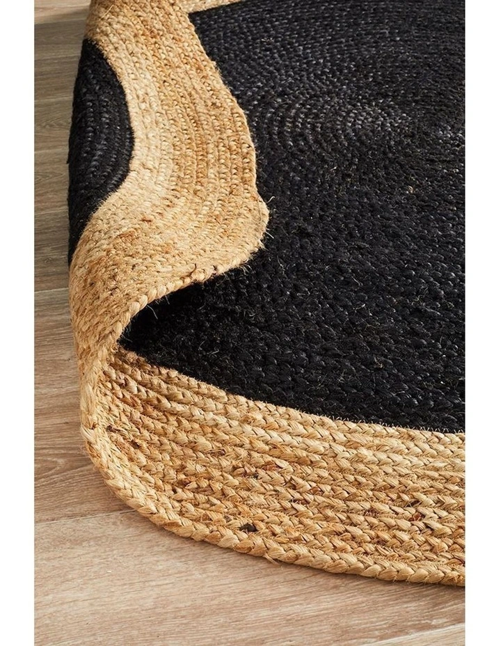 Atrium Polo Round Rug in Black image 6