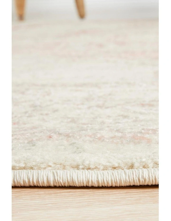 Avenue Round Rug 702 in Rose image 7