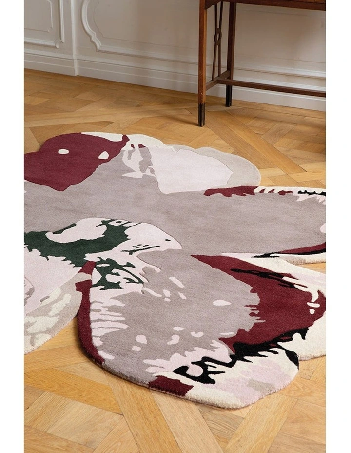 Shaped Magnolia Rug 162303 in Burgundy image 3