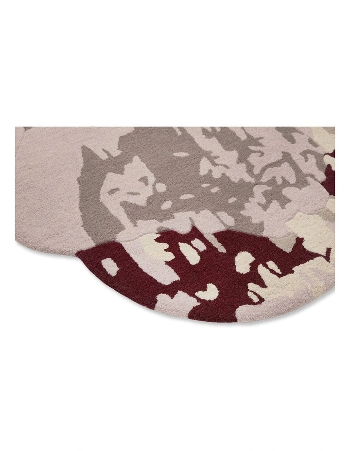 Shaped Magnolia Rug 162303 in Burgundy image 5