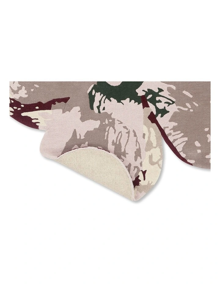 Shaped Magnolia Rug 162303 in Burgundy image 6
