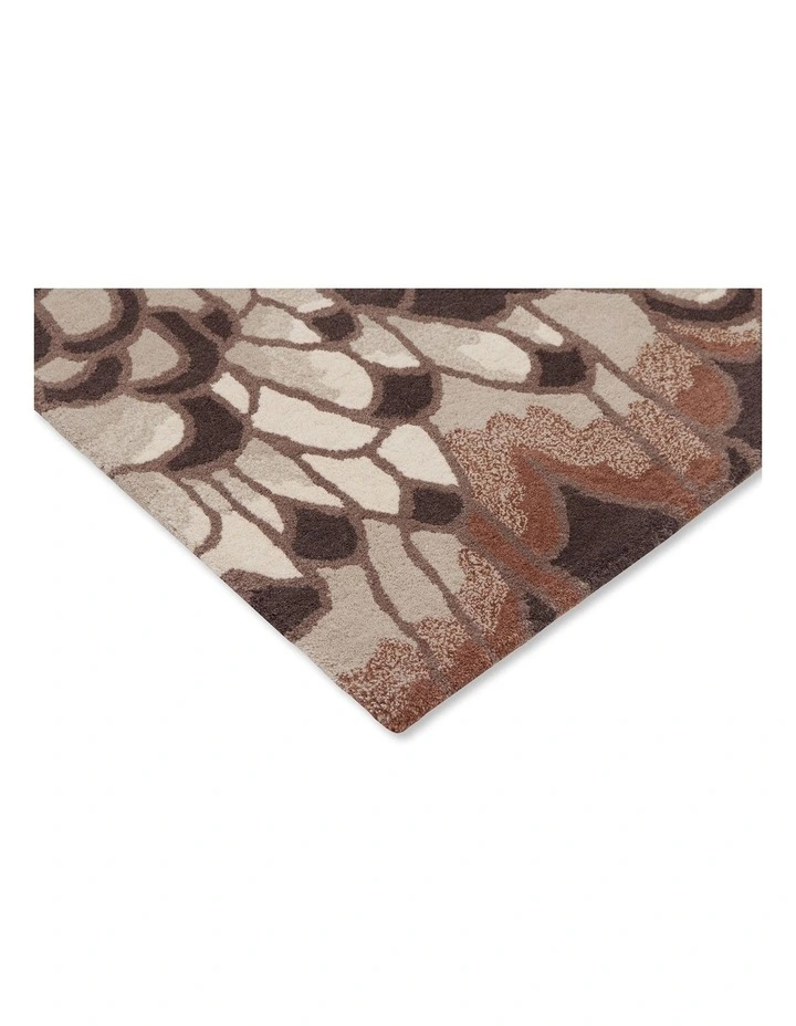 Feathers Natural Rug 162404 in Brown image 5