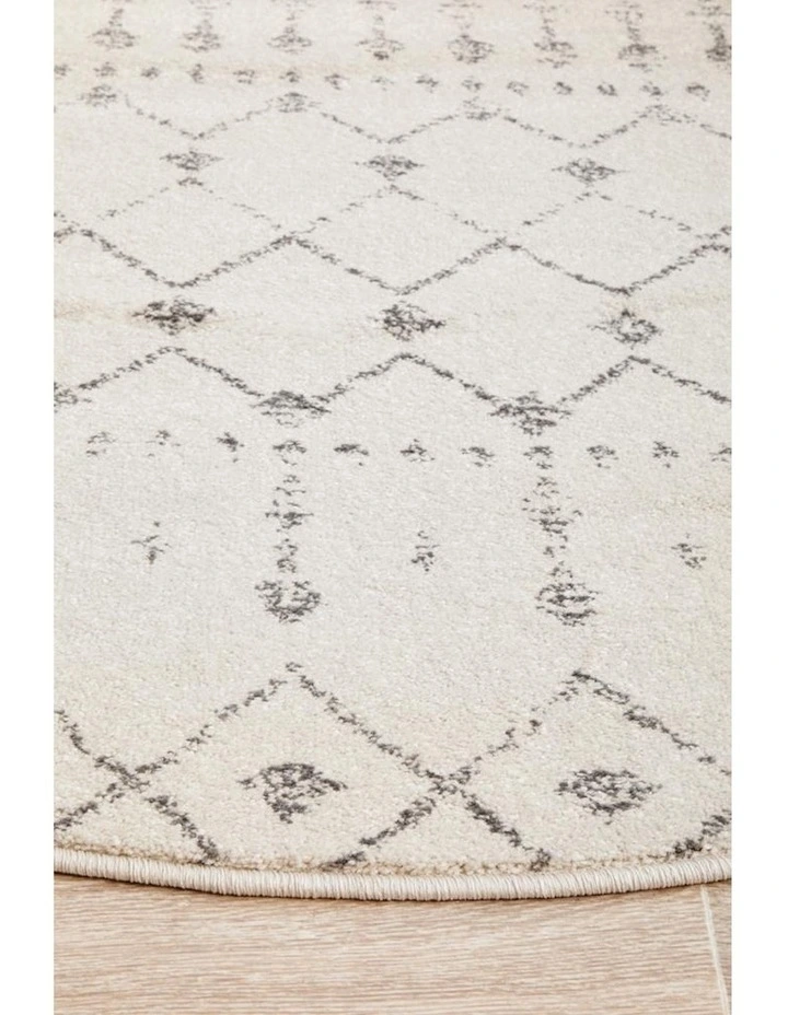 Chrome Elsa Round Rug in White/Silver image 5