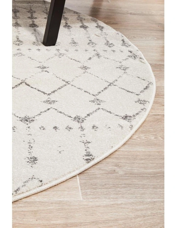 Chrome Elsa Round Rug in White/Silver image 6