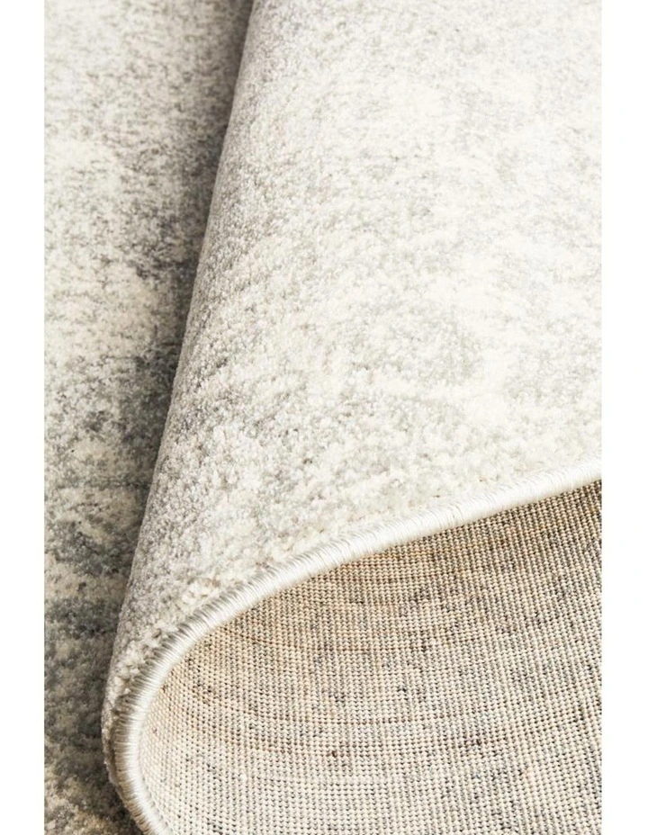 Evoke Shine Transitional Round Rug in Silver image 3