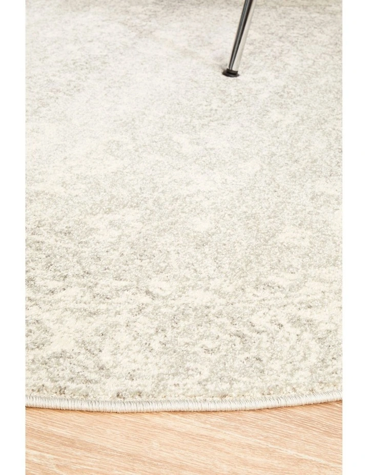 Evoke Shine Transitional Round Rug in Silver image 5