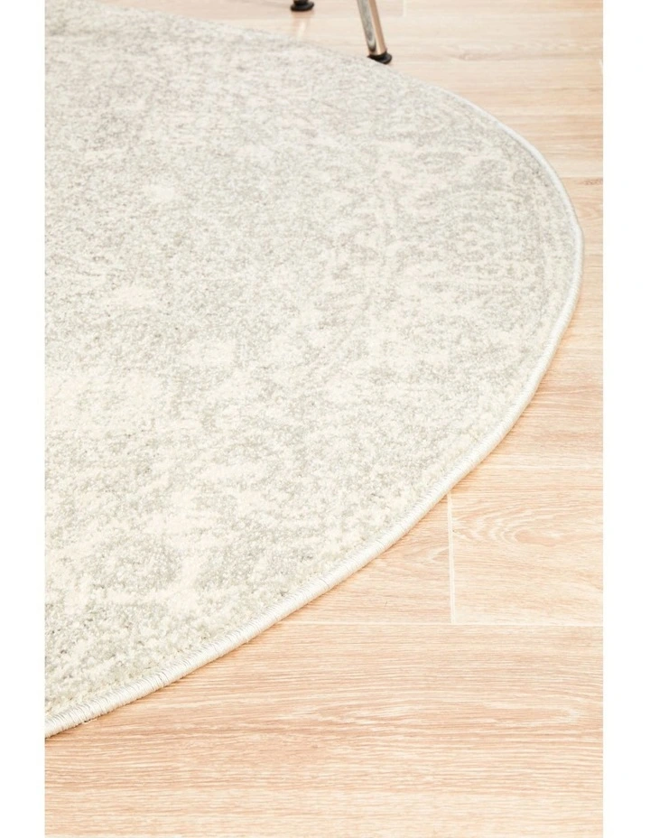 Evoke Shine Transitional Round Rug in Silver image 6