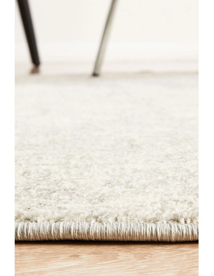 Evoke Shine Transitional Round Rug in Silver image 7