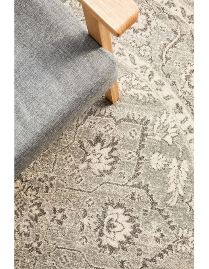 Evoke Flower Transitional Round Rug in Silver image 2