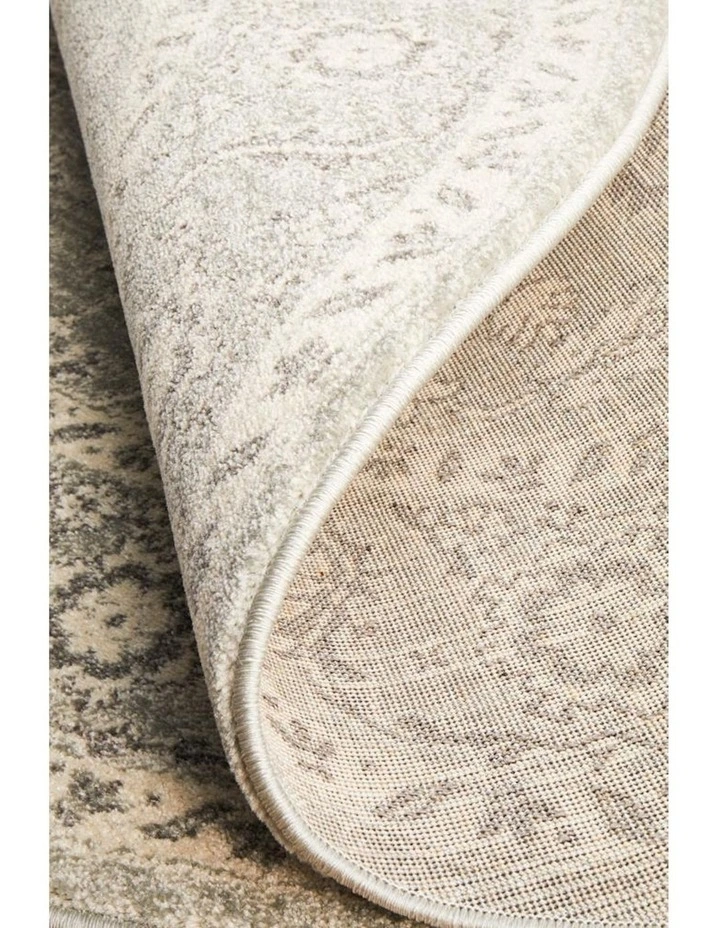 Evoke Flower Transitional Round Rug in Silver image 3