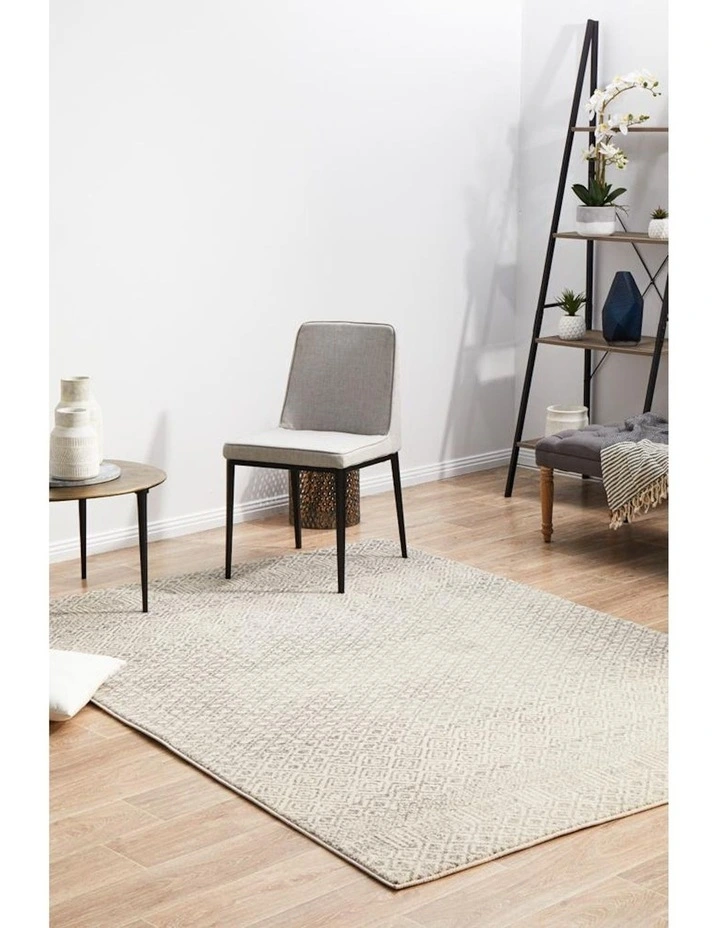Evoke Diamond Transitional Rug in Grey image 5