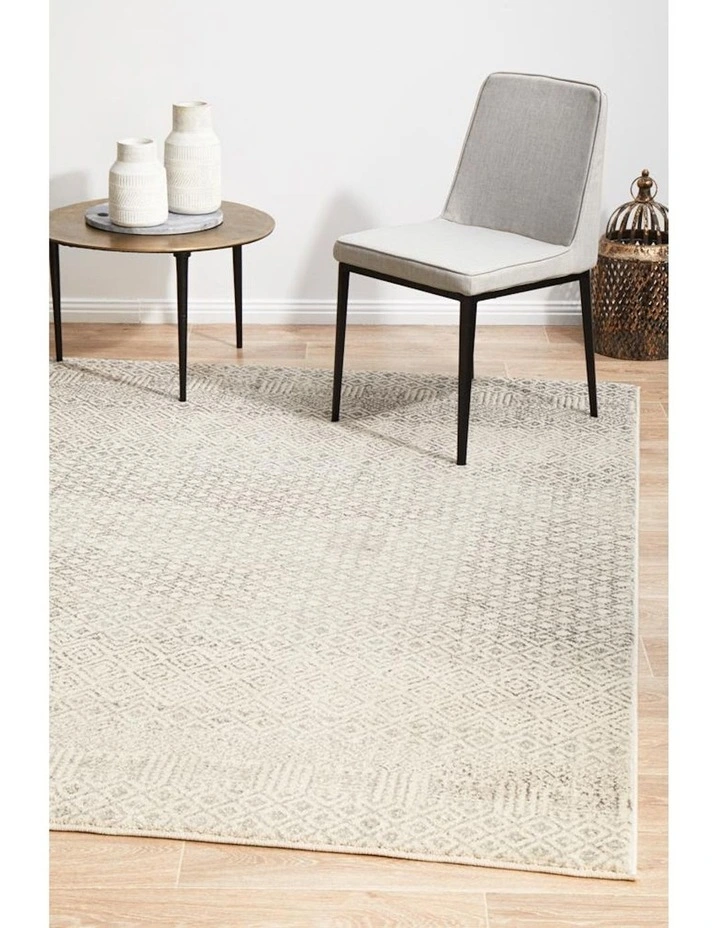 Evoke Diamond Transitional Rug in Grey image 6