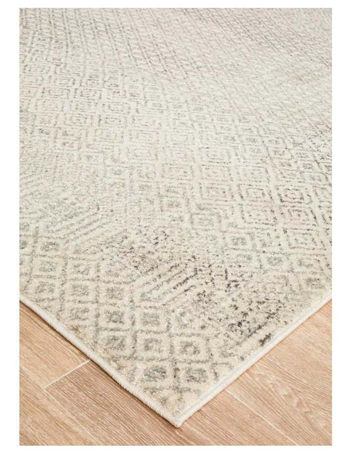 Evoke Diamond Transitional Rug in Grey image 7