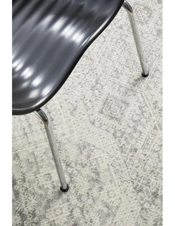 Mirage Zelda Round Rug in Silver Grey image 2