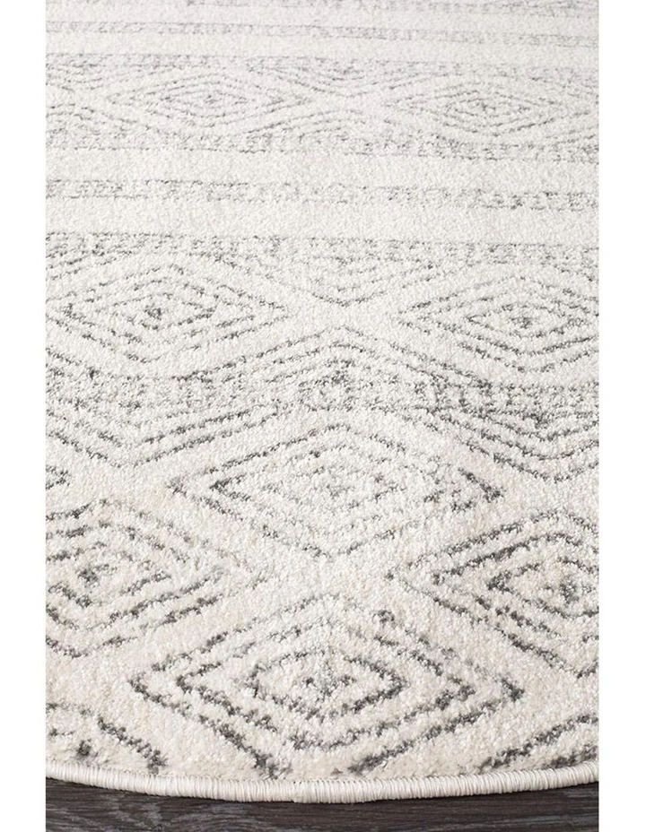 Oasis Salma Tribal Round Rug in White/Grey image 3