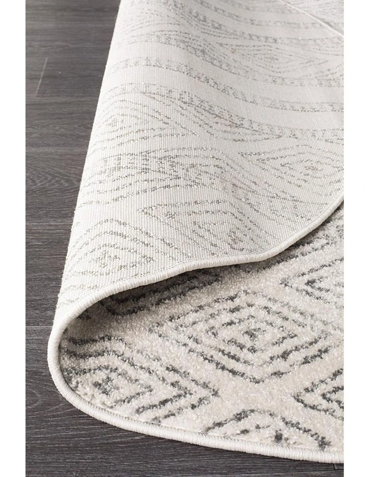Oasis Salma Tribal Round Rug in White/Grey image 5