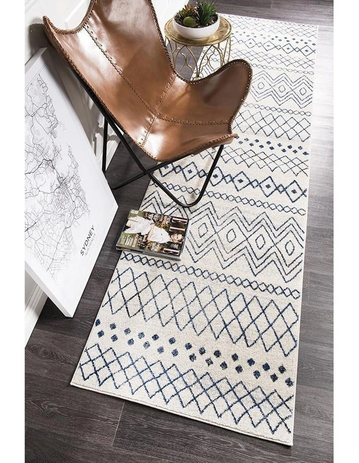 Oasis Nadia Rustic Tribal Runner Rug in White image 2