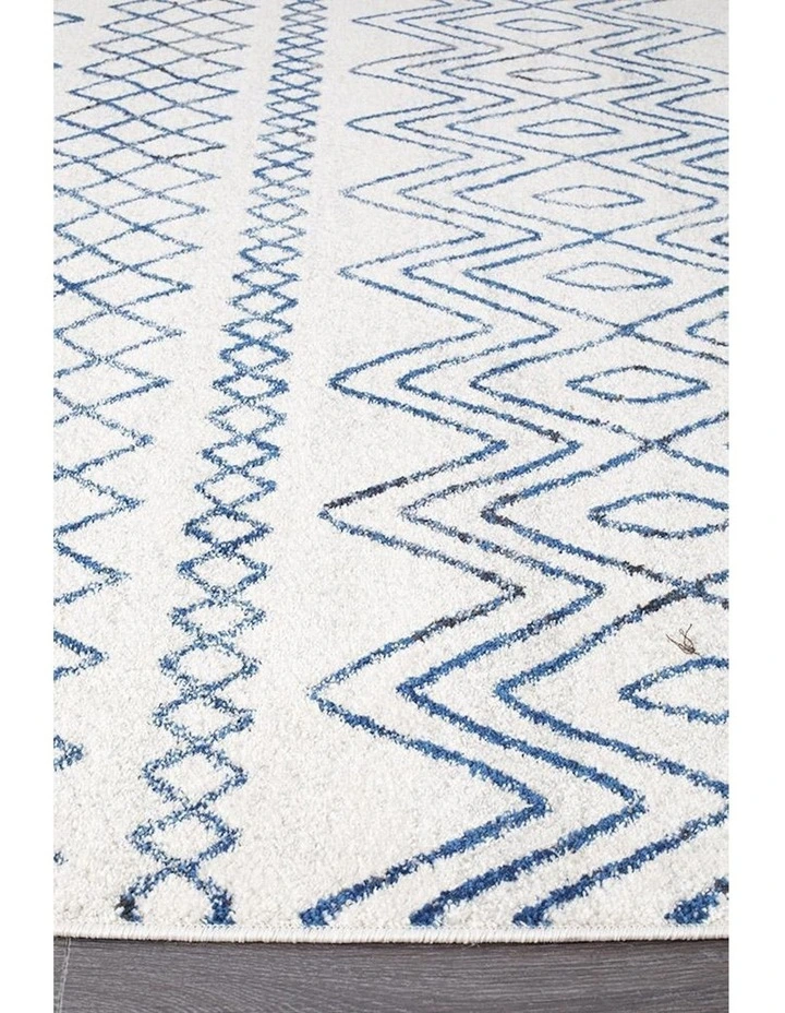 Oasis Nadia Rustic Tribal Runner Rug in White image 4